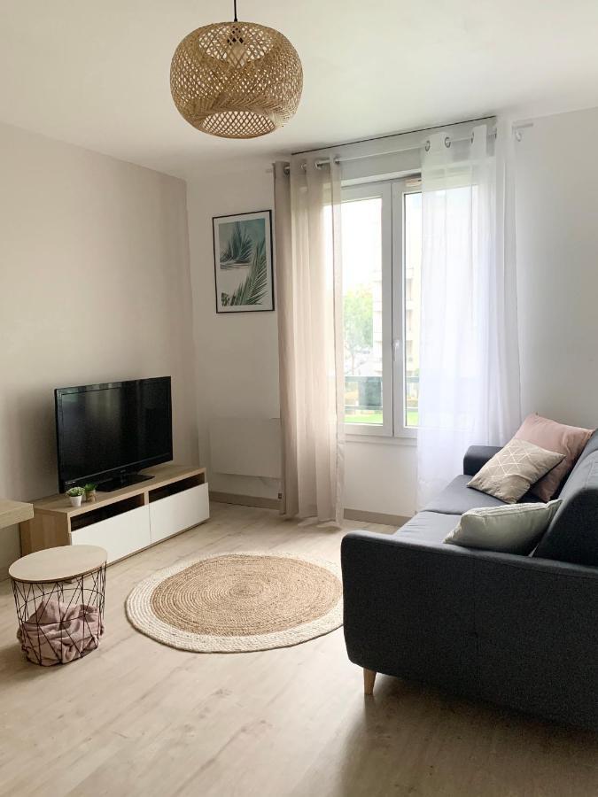 Studio 30M2 - Au Pied De La Gare - Parking Cergy Luaran gambar