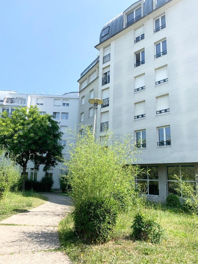 Studio 30M2 - Au Pied De La Gare - Parking Cergy Luaran gambar
